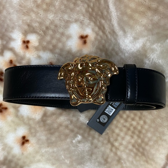 Versace - Picture 2 of 9